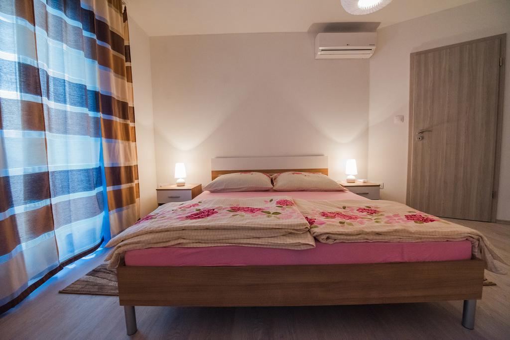 Apartment Grabovac Kaštela Chambre photo